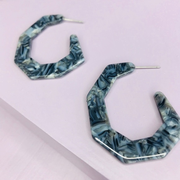 CLOSET REHAB Jewelry - 🆑 Small Angled Hoops in Gray